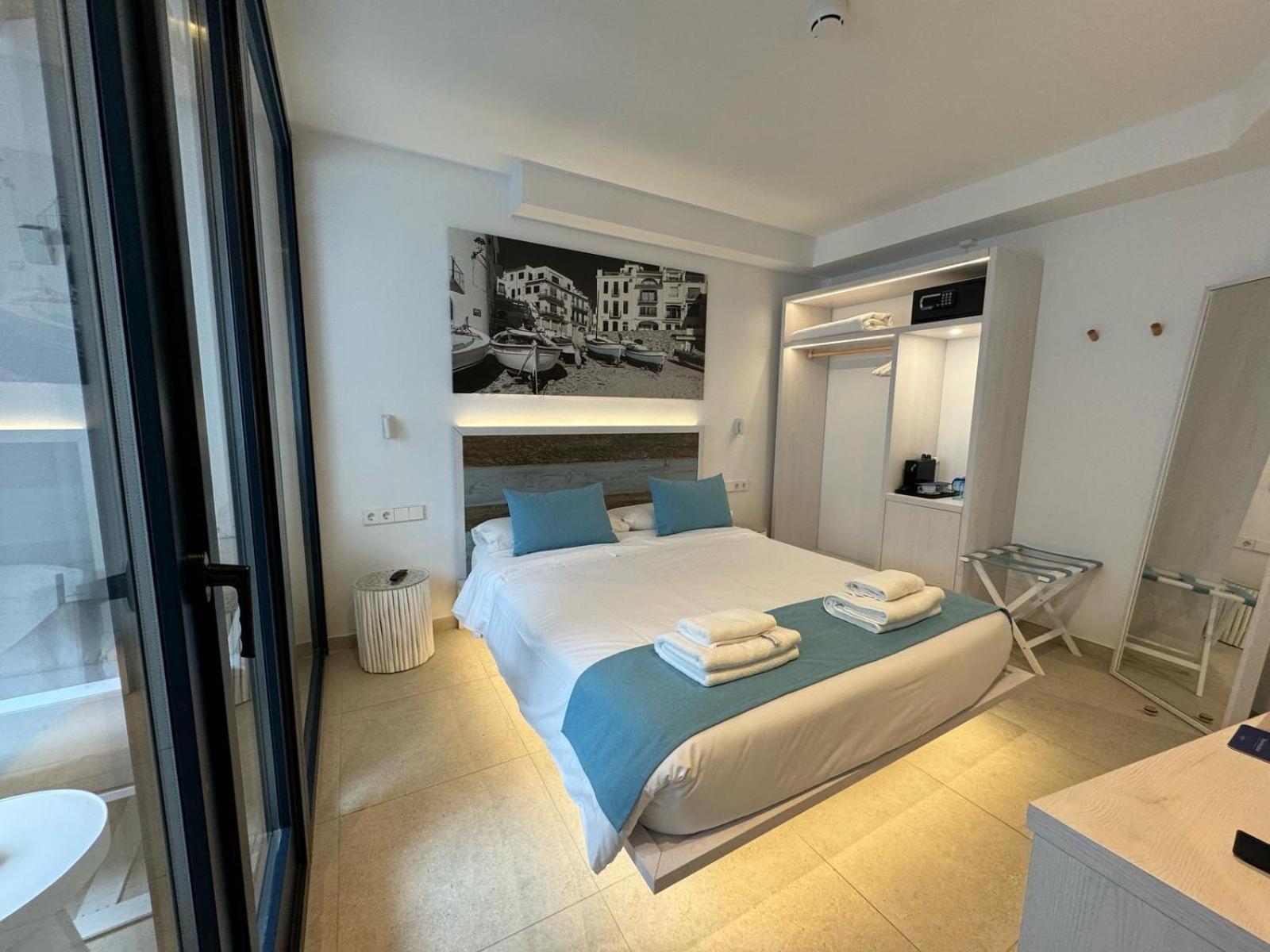 Hotel Boutique Es Blau 카다케스 외부 사진