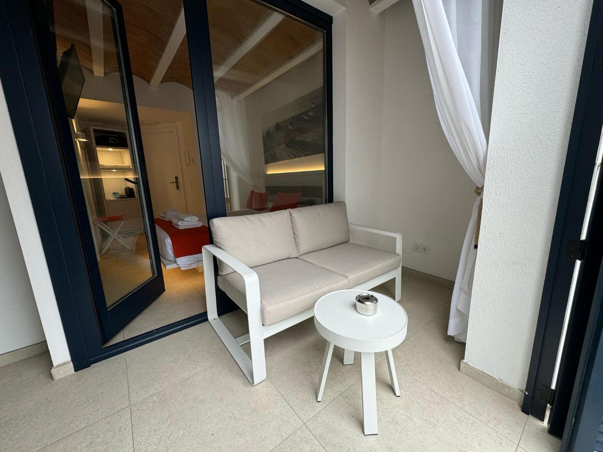 Hotel Boutique Es Blau 카다케스 외부 사진
