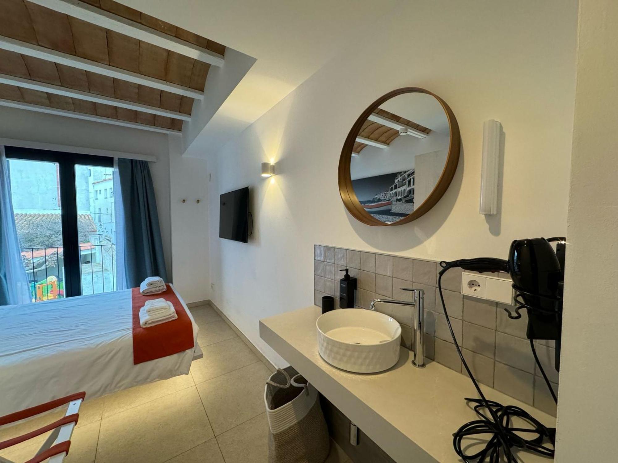 Hotel Boutique Es Blau 카다케스 외부 사진